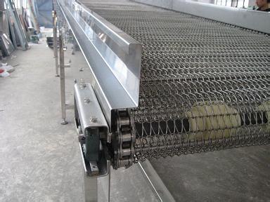 網(wǎng)帶輸送機(jī)大多應(yīng)用于溫差大、腐蝕性強(qiáng)、環(huán)境