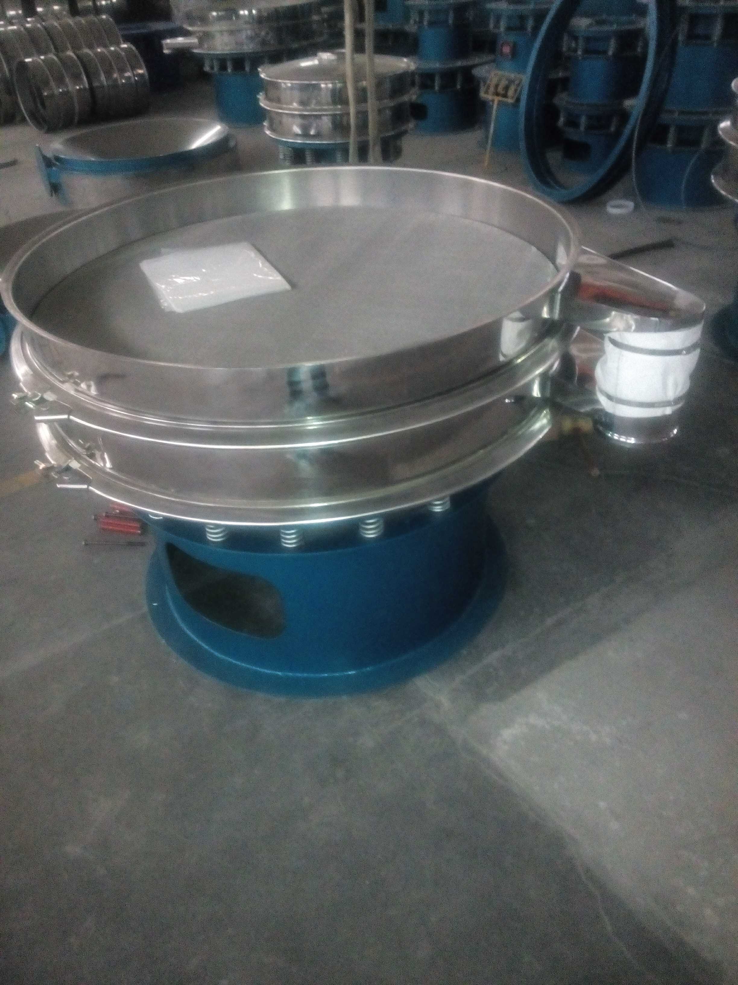 不銹鋼振動(dòng)篩在氫氧化鈉篩分中的應(yīng)用(小型單層不銹鋼振動(dòng)篩)